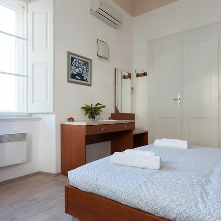Iveta Apartment *