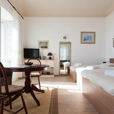 Iveta Apartment *