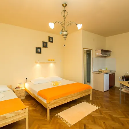 Iveta Apartment *