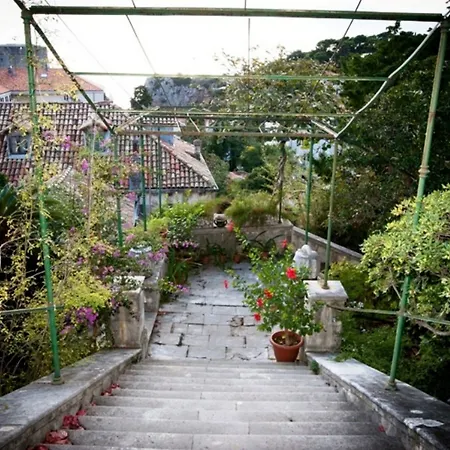 Iveta Apartment *